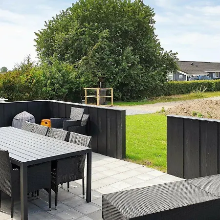 8 Person In Sydals Semesterbostad Nedre Lysabild